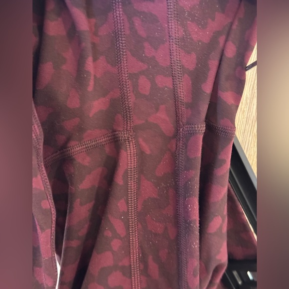 Lululemon Leggings sz 10 capri maroon animal print GUC - Picture 4 of 5